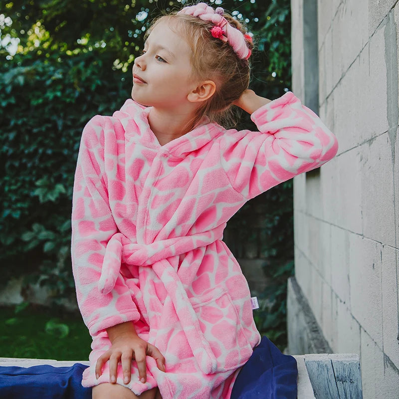 Pijama infantil de flanela para meninos e meninas, roupão para dormir no outono e inverno, roupa de dormir infantil macia com capuz, para crianças de 2 a 8 anos.